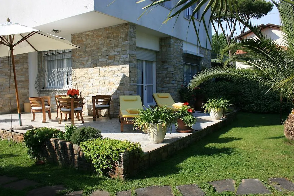 B&B Ortensia Forte dei Marmi Italy